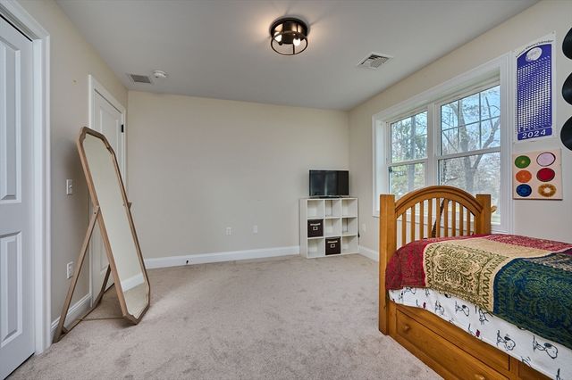 16 Steplar Crossing 16, Easthampton, MA 01027