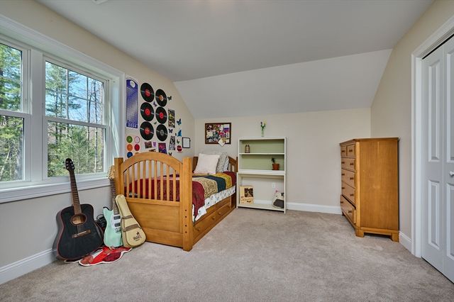 16 Steplar Crossing 16, Easthampton, MA 01027
