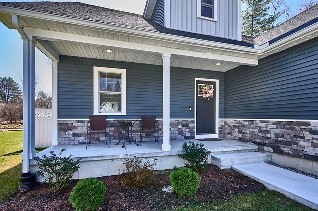 16 Steplar Crossing 16, Easthampton, MA 01027