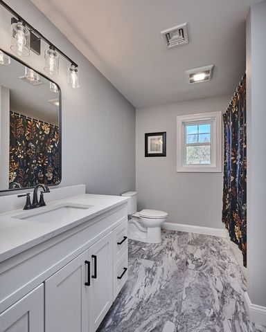 16 Steplar Crossing 16, Easthampton, MA 01027