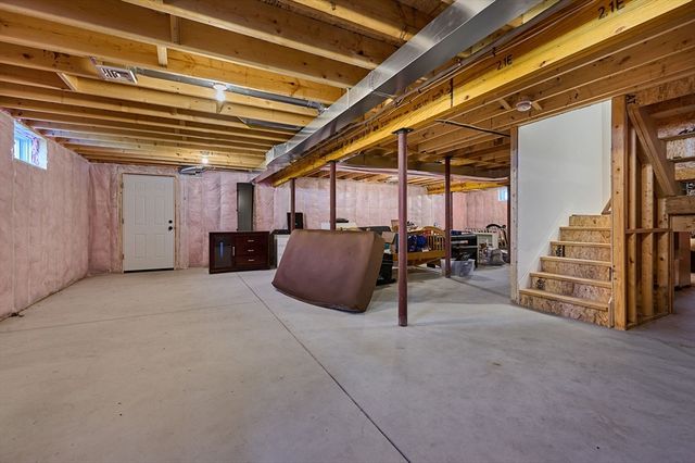 16 Steplar Crossing 16, Easthampton, MA 01027