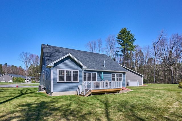 16 Steplar Crossing 16, Easthampton, MA 01027