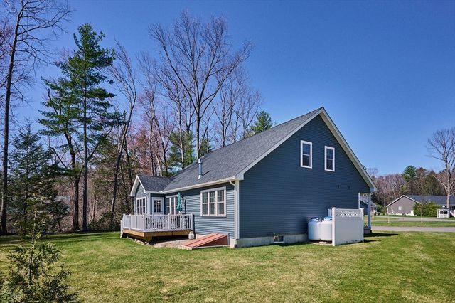 16 Steplar Crossing 16, Easthampton, MA 01027