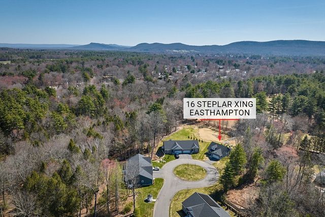 16 Steplar Crossing 16, Easthampton, MA 01027