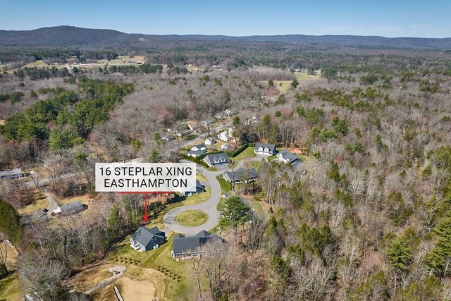 16 Steplar Crossing 16, Easthampton, MA 01027