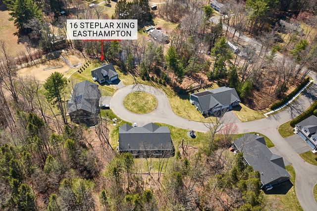 16 Steplar Crossing 16, Easthampton, MA 01027