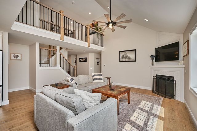 16 Steplar Crossing 16, Easthampton, MA 01027