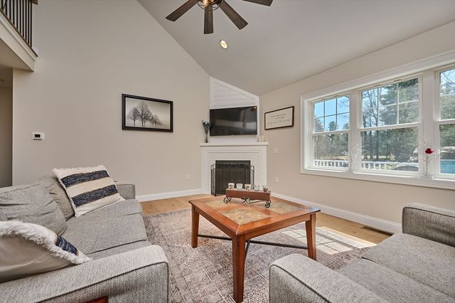 16 Steplar Crossing 16, Easthampton, MA 01027