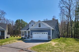 16 Steplar Crossing 16, Easthampton, MA 01027