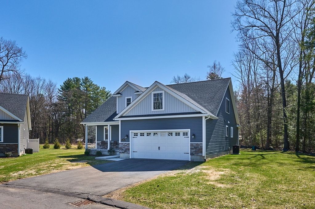 16 Steplar Crossing 16, Easthampton, MA 01027