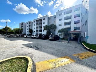 8145 NW 7th St 211, Miami, FL 33126