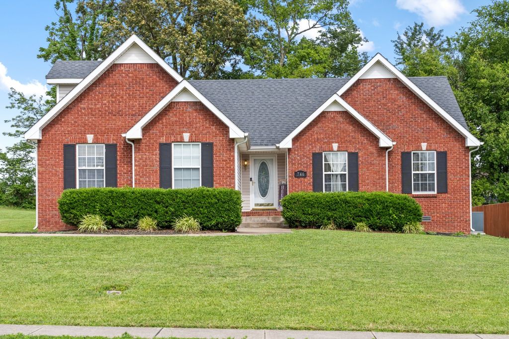 746 Gaine Lynn Dr, Clarksville, TN 37040