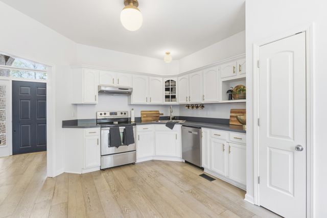 202 Contrary Rd, Burns, TN 37029