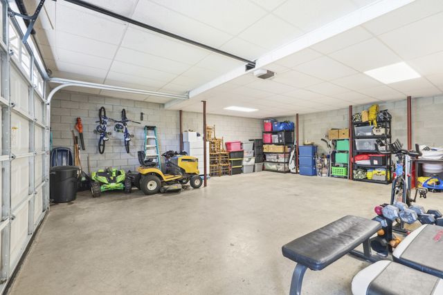 202 Contrary Rd, Burns, TN 37029