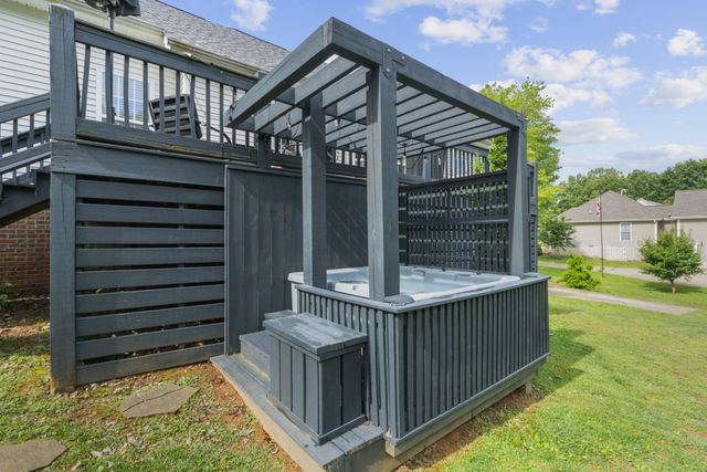 202 Contrary Rd, Burns, TN 37029