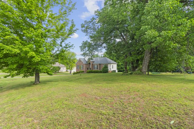 202 Contrary Rd, Burns, TN 37029