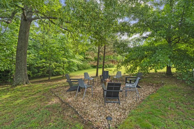 202 Contrary Rd, Burns, TN 37029