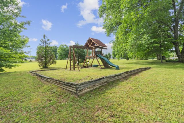 202 Contrary Rd, Burns, TN 37029