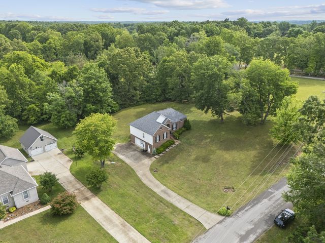 202 Contrary Rd, Burns, TN 37029