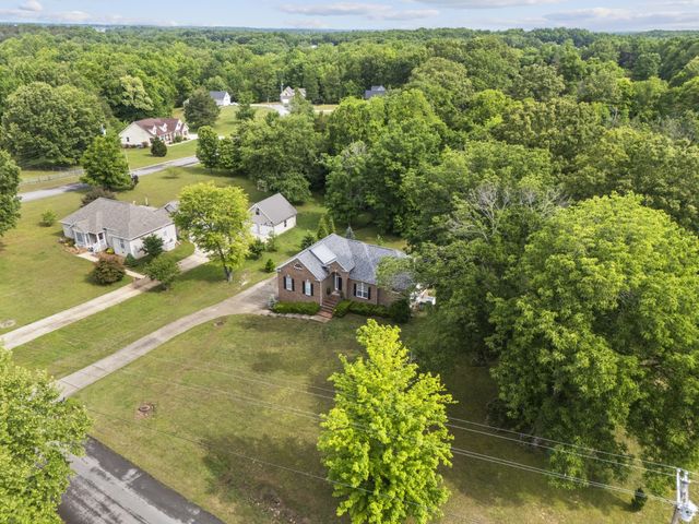 202 Contrary Rd, Burns, TN 37029
