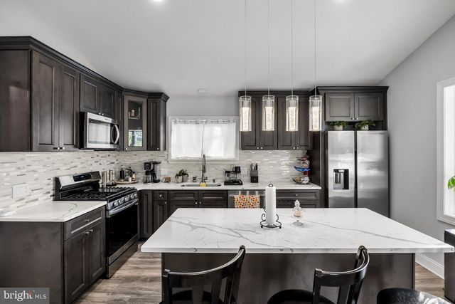 235 W CENTER AVE, Maple Shade, NJ 08052