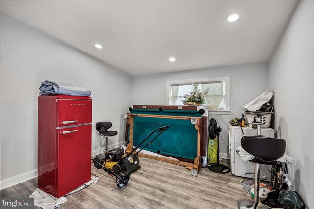 235 W CENTER AVE, Maple Shade, NJ 08052