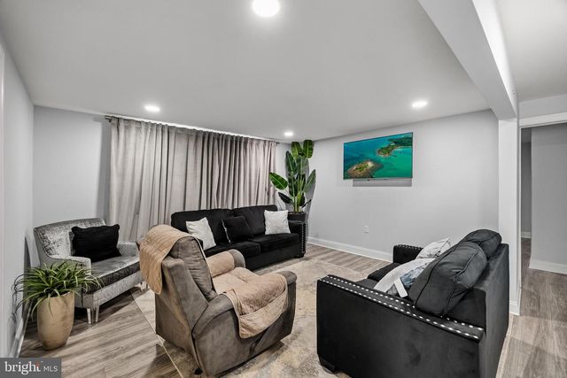 235 W CENTER AVE, Maple Shade, NJ 08052