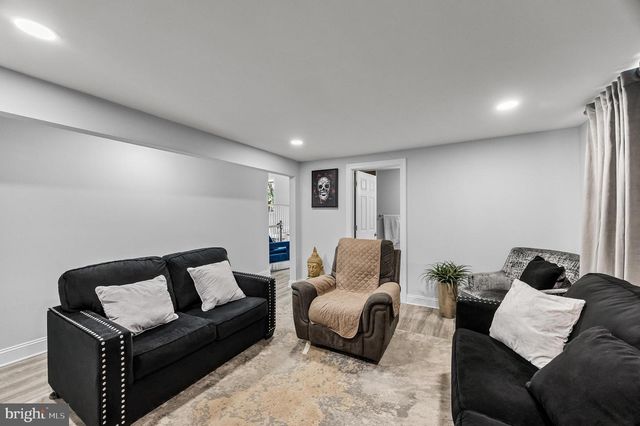 235 W CENTER AVE, Maple Shade, NJ 08052