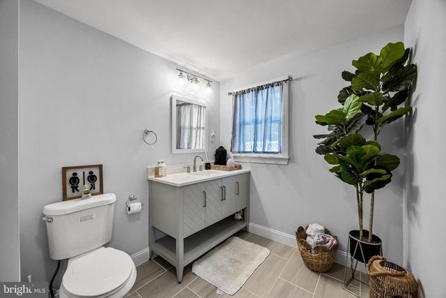 235 W CENTER AVE, Maple Shade, NJ 08052