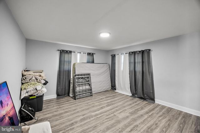 235 W CENTER AVE, Maple Shade, NJ 08052