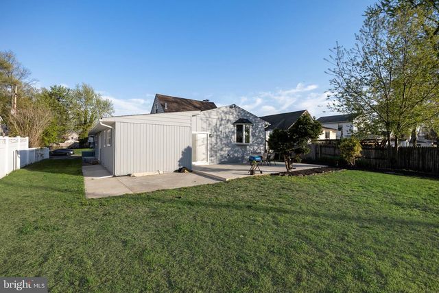 235 W CENTER AVE, Maple Shade, NJ 08052