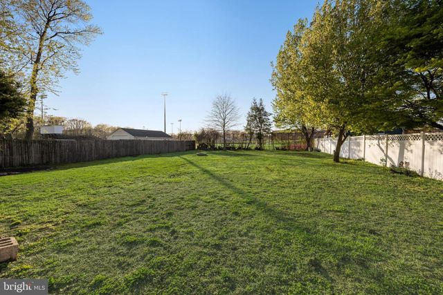 235 W CENTER AVE, Maple Shade, NJ 08052