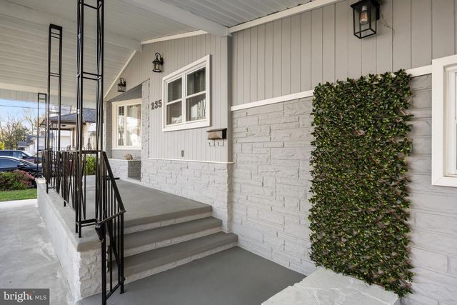 235 W CENTER AVE, Maple Shade, NJ 08052