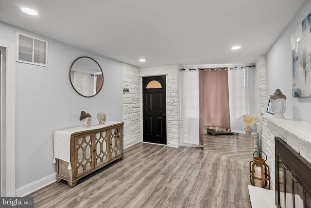 235 W CENTER AVE, Maple Shade, NJ 08052