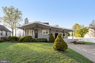 235 W CENTER AVE, Maple Shade, NJ 08052