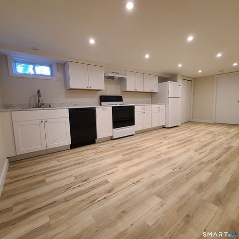 14 Fleetwood Park, Bethel, CT 06801