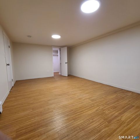 14 Fleetwood Park, Bethel, CT 06801