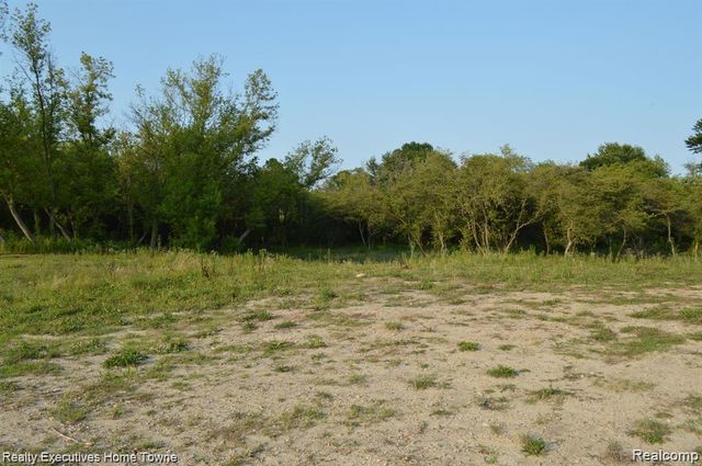 54620 Washington, Chesterfield, MI 48047