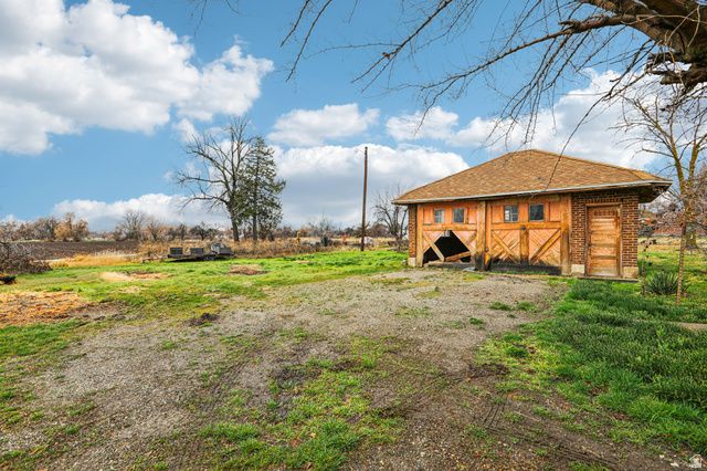 933 W GENTILE ST, Layton, UT 84041