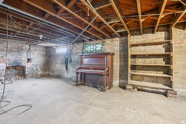 933 W GENTILE ST, Layton, UT 84041