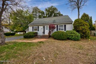 28 Red Fox Drive, Colonie, NY 12205