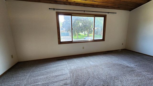 1404 City View Court NE, Rochester, MN 55906