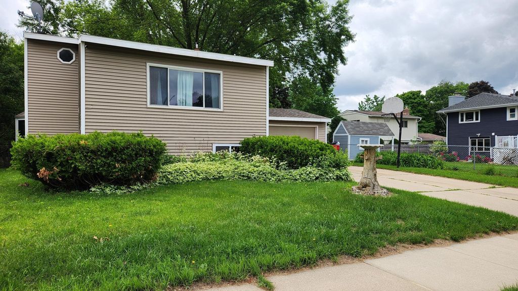 1404 City View Court NE, Rochester, MN 55906