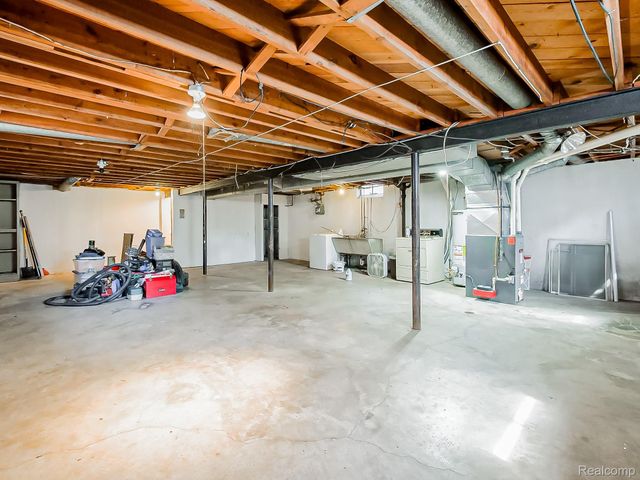 6558 Berwyn Street, Dearborn, MI 48127