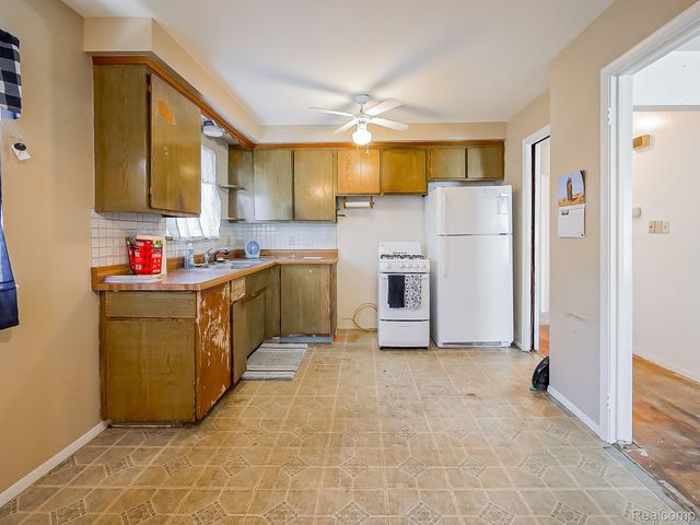 6558 Berwyn Street, Dearborn, MI 48127