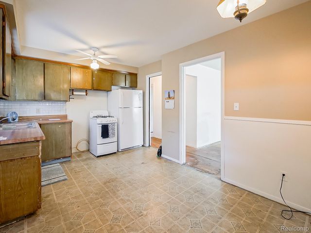 6558 Berwyn Street, Dearborn, MI 48127