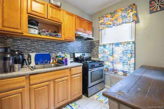 515 Hinsdale Street, Brooklyn, NY 11207