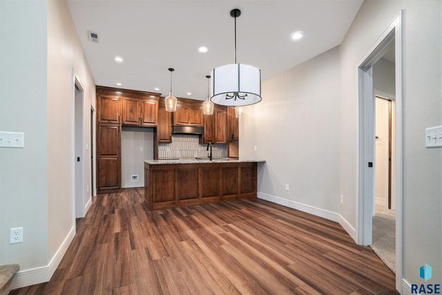 8607 W Shoreline Pl Place, Sioux Falls, SD 57107