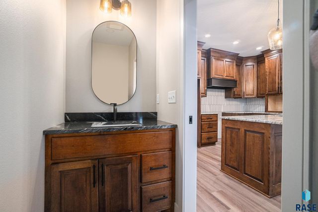 8607 W Shoreline Pl Place, Sioux Falls, SD 57107