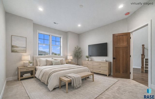 8607 W Shoreline Pl Place, Sioux Falls, SD 57107